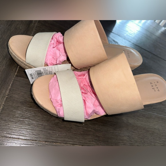 Women’s Wedges - Picture 2 of 3